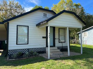 905 N Valderas St, Angleton, TX 77515