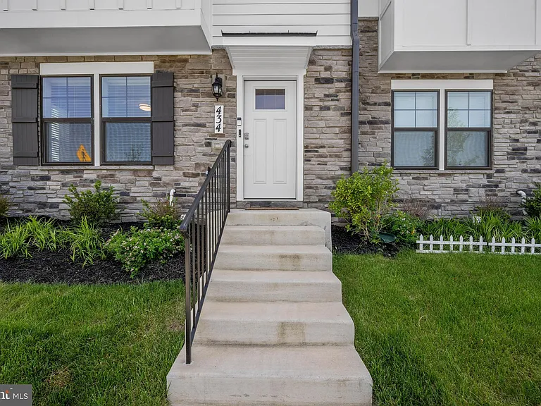 434 Herringbone Way — Photo 2