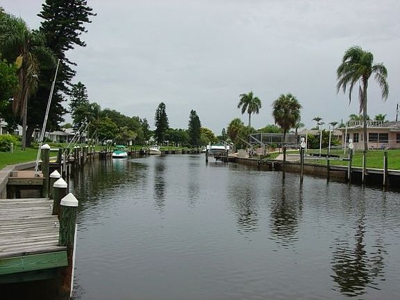 View right up canal