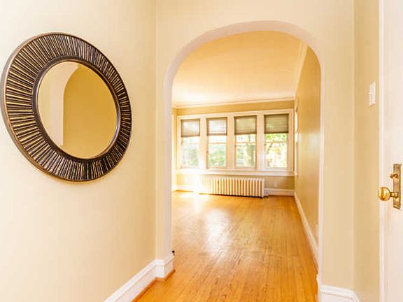 3rd image of 2447 W Farwell Ave