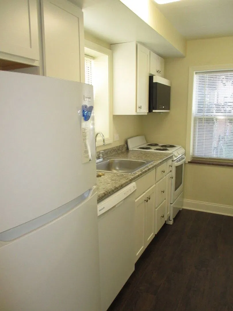BLA 223 Lincoln — Photo 2