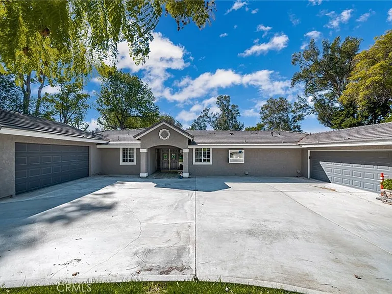 7455 Jola Dr — Photo 2