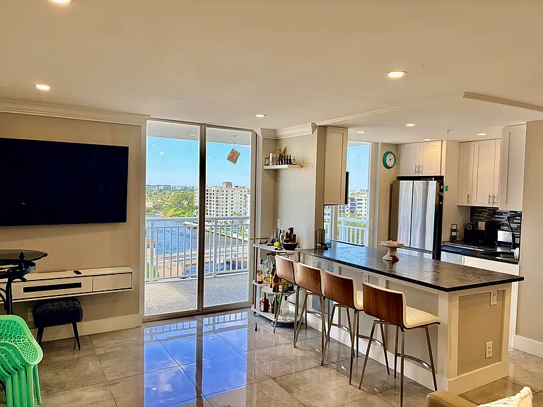 1505 N Riverside Dr #1403 — Photo 7