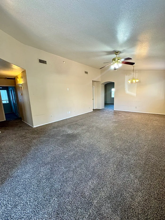 4 bed, 2.0 bath, 1642 sqft, $1,750 — Photo 2