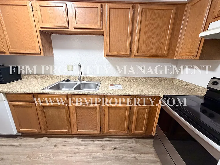 221 Highland Ave #A — Photo 10