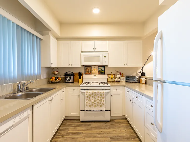Chase St Apartments — Photo 10