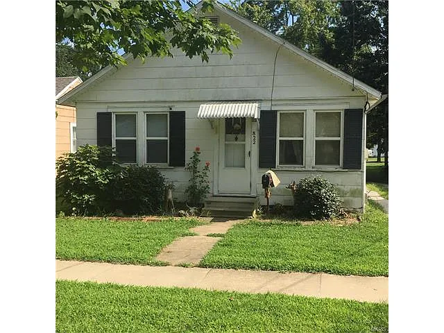 822 E College Ave photo 1