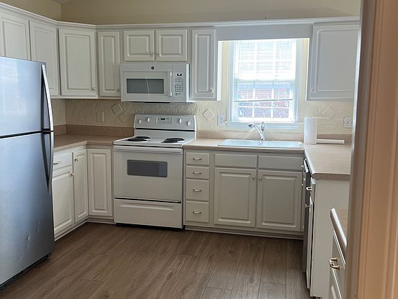 4th image of 103 Erica Dr