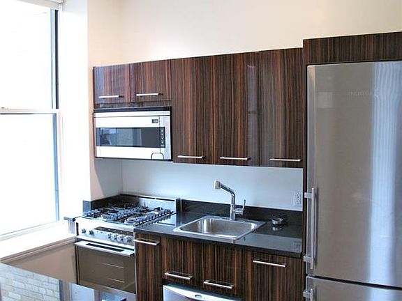 2nd image of 67 Wall St APT 7O