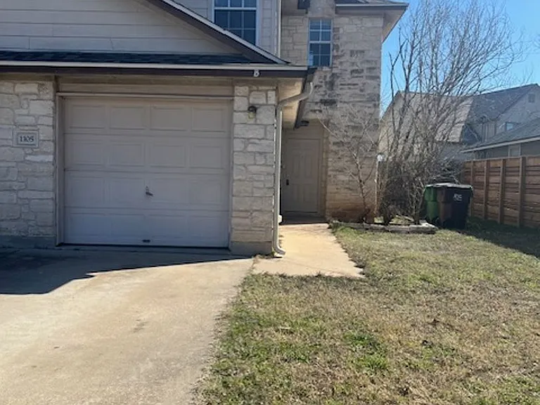 1105 Christopher Ave — Photo 2