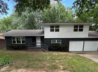 3332 S Southlyn Pl, Springfield, MO 65804