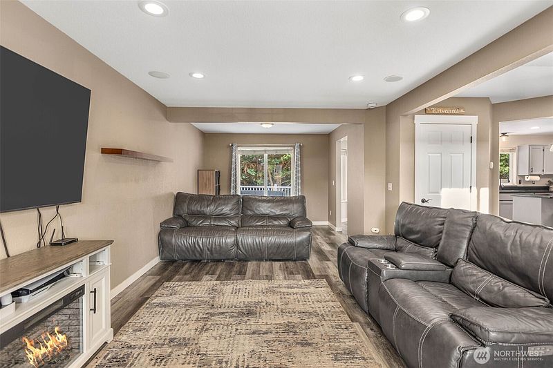 5th image of 10205 216th Avenue E
