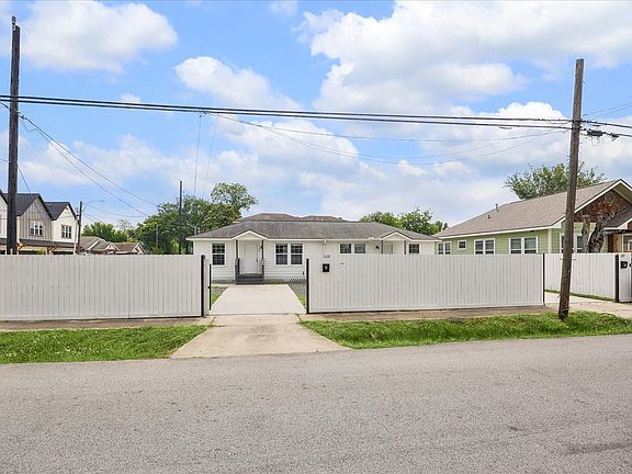 3rd image of 2610 Cochran St #B