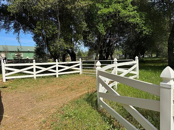 4th image of Clough Creek Rd