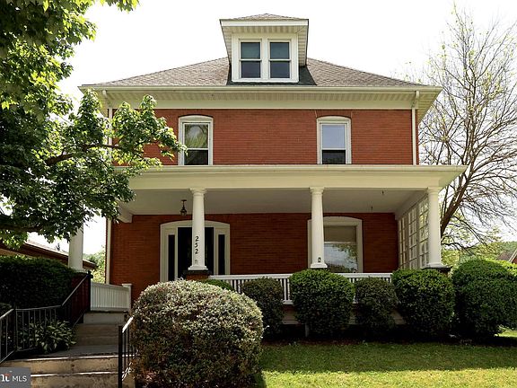 3rd image of 252 School St