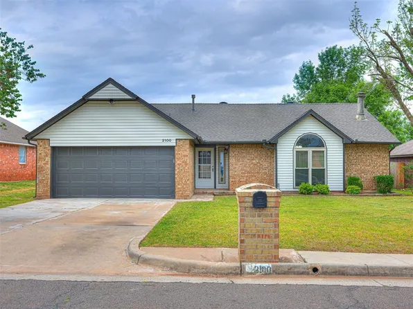 2100 Summer Hollow Ln, Edmond, OK 73013