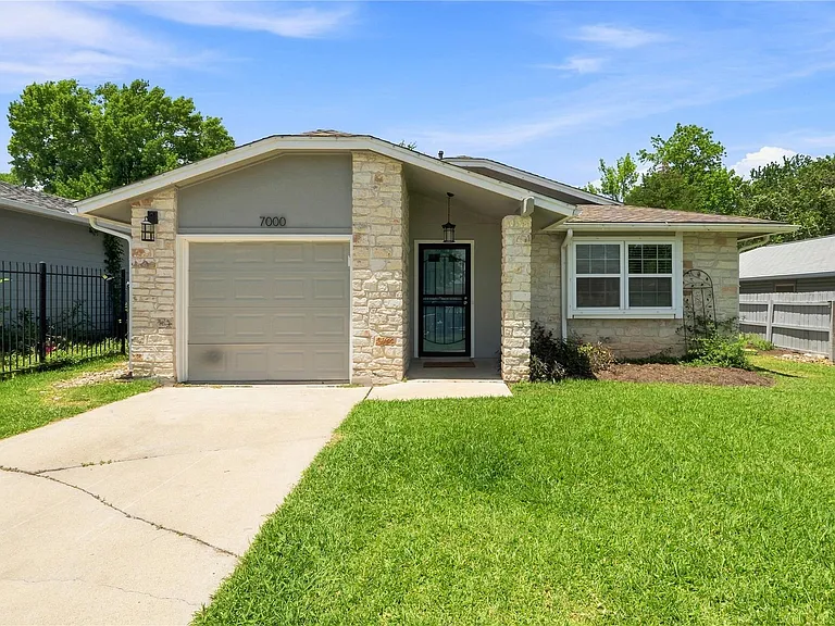 7000 Shannon Dr — Photo 1