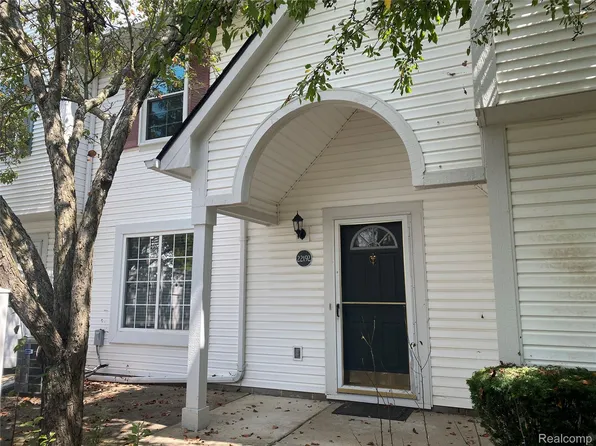 22192 Cape Cod Way, Farmington, MI 48336