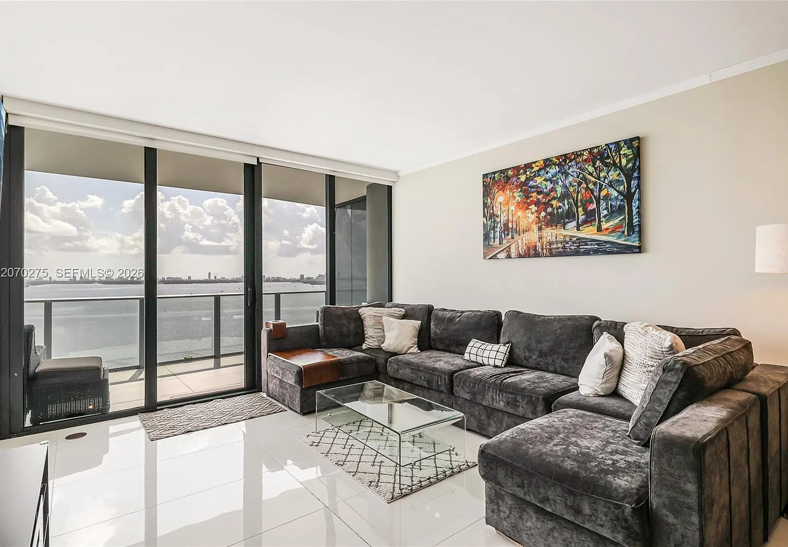 One Paraiso Condo — Photo 4