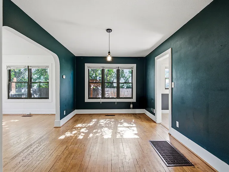 2034 S Broxon St — Photo 34