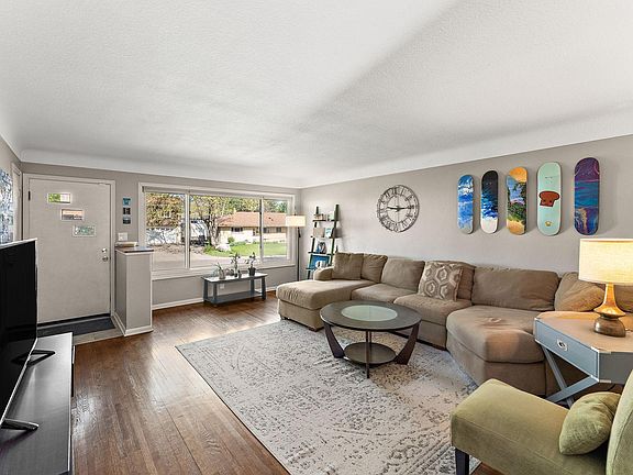 3rd image of 239 18th Ave S