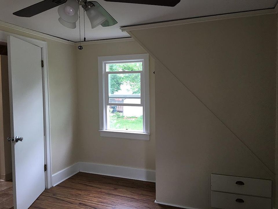 1st image of 912 6th St W