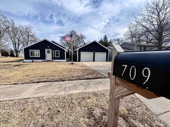 709 3rd St, Onawa, IA 51040