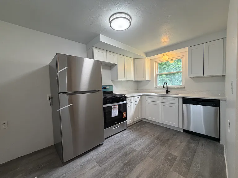 77 N Starr Ave #1 — Photo 4