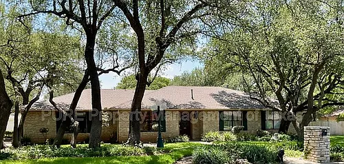201 Oakwood Dr Photo 1