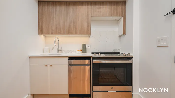 Rented by Nooklyn NYC LLC | media 94