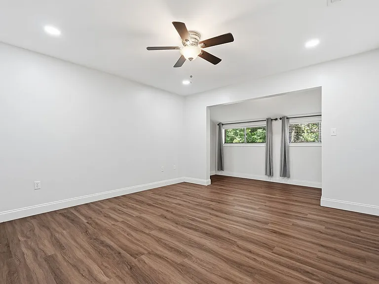 114 Gleneagles Dr — Photo 47