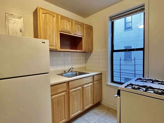 3rd image of 905 43rd St #7
