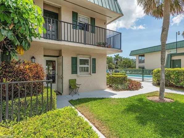600 Valley Stream Dr APT F6, Naples, FL 34113