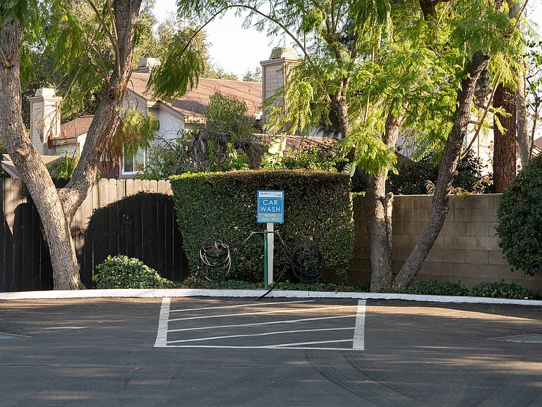 Evria Claremont Apartments — Photo 33