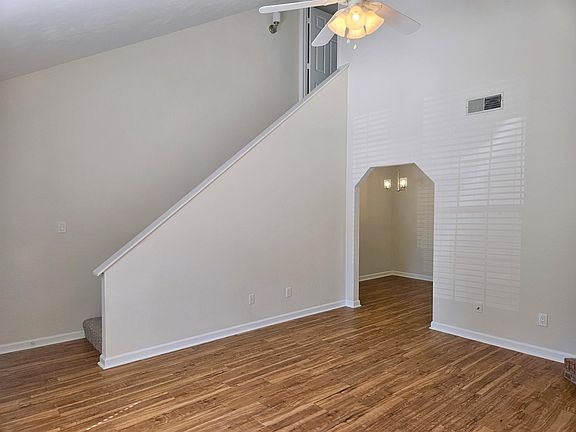 2nd image of 431 Richview Park Cir E