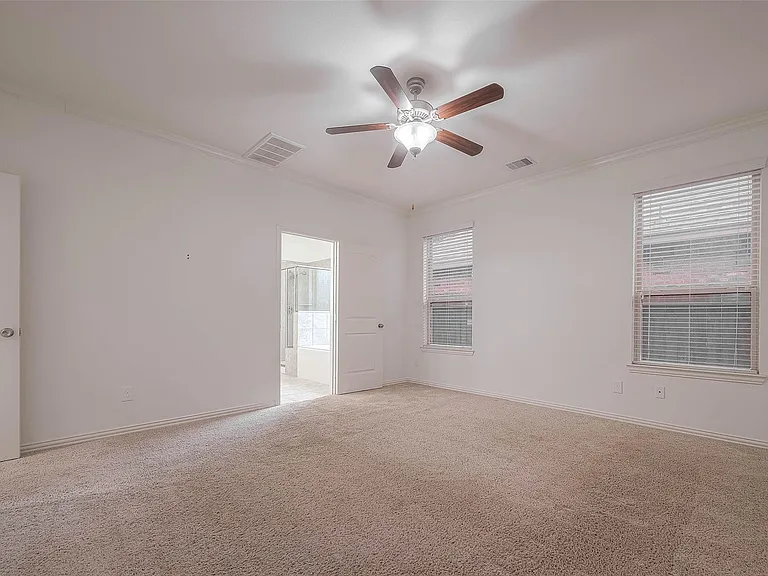 2261 Oak Circle Dr N — Photo 28