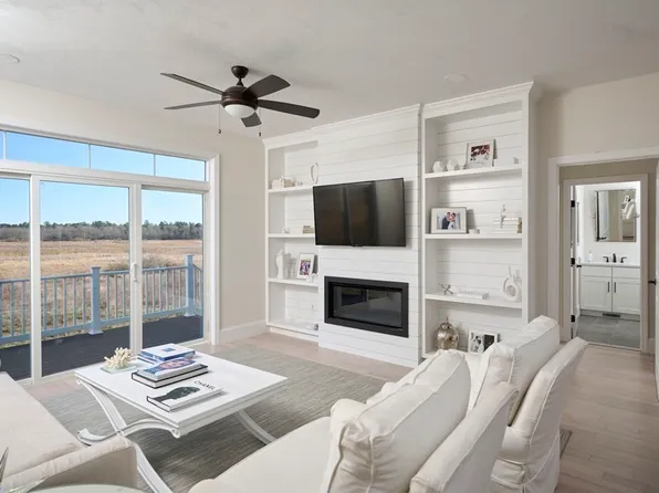 8 Metacomet Rd Unit 8, West Bridgewater, MA 02379