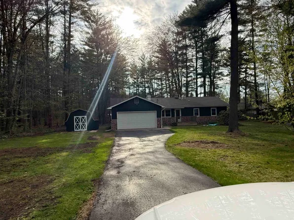 2911 N Wilson Dr, Sanford, MI 48657