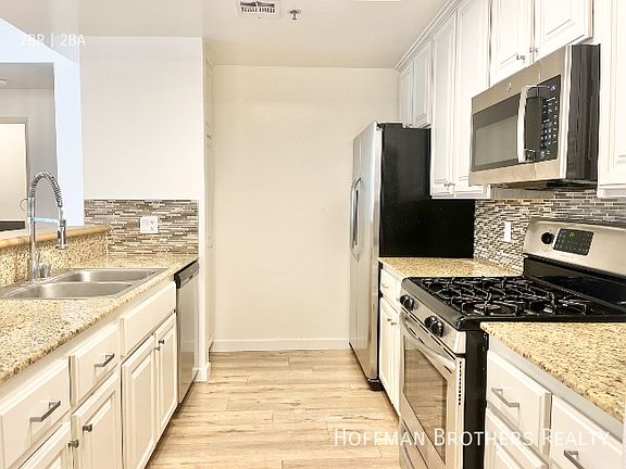 2nd image of 1033 N Crescent Heights Blvd #1