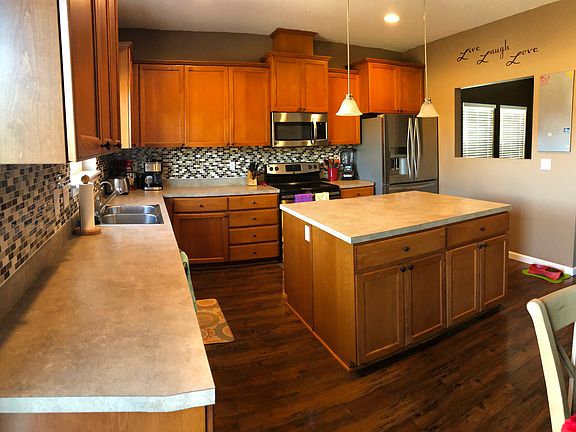 Kitchen with large island
