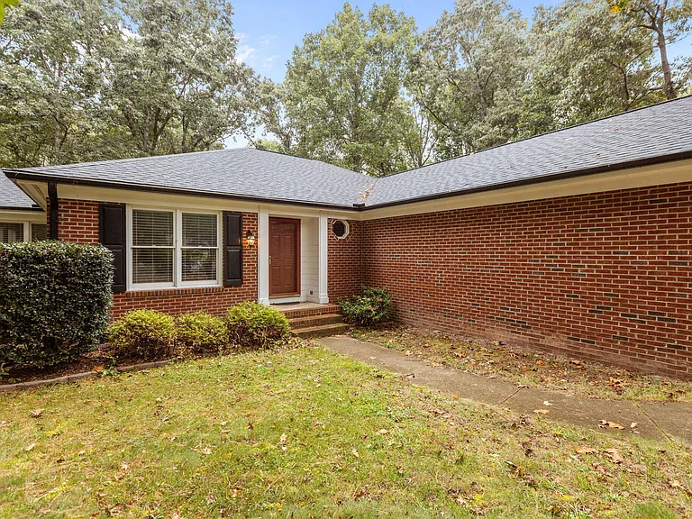 109 Oaklake Ct — Photo 32