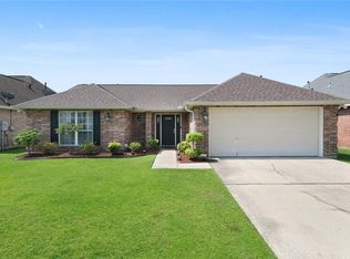 2575 Blue Bird Cir, Marrero, LA 70072