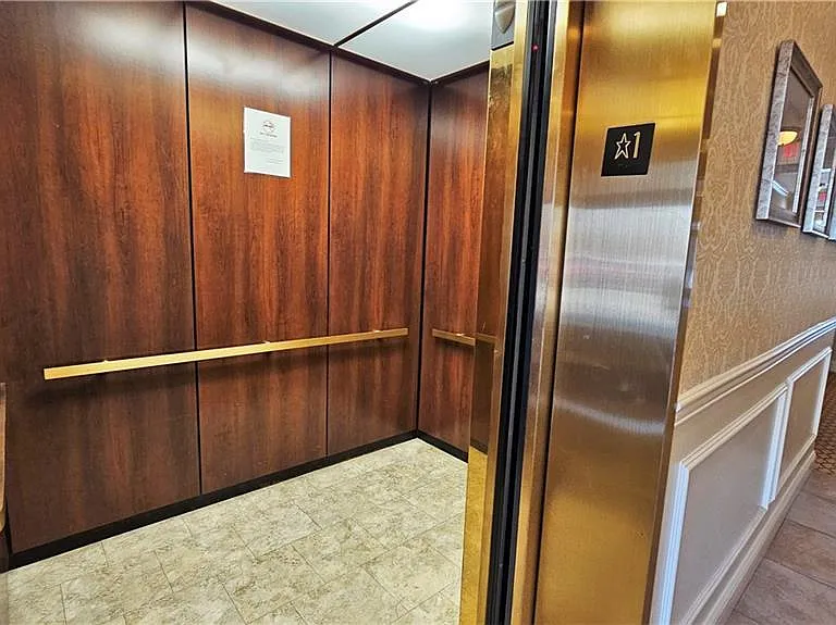 305 Canter Ct — Photo 18