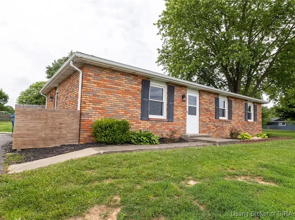 8217 S Voyles Road, Pekin, IN 47165