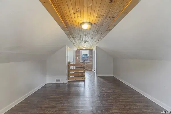 3 bed, 1008 sqft, $1,995 — Photo 4