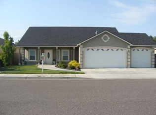 8408 W Bruneau Pl, Kennewick, WA 99336