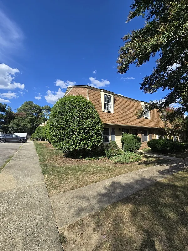 2 bed, 1.5 bath, 1072 sqft, $1,395 — Photo 2