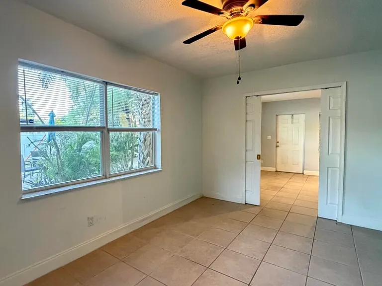 1301 NE 15th #3 — Photo 9