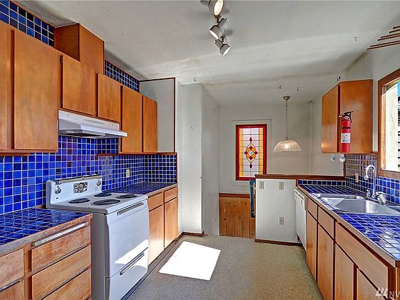 5th image of 20235 21st Ave NW