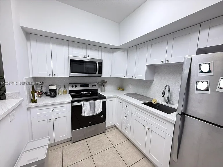 115 SW 42nd Ave #402 — Photo 9